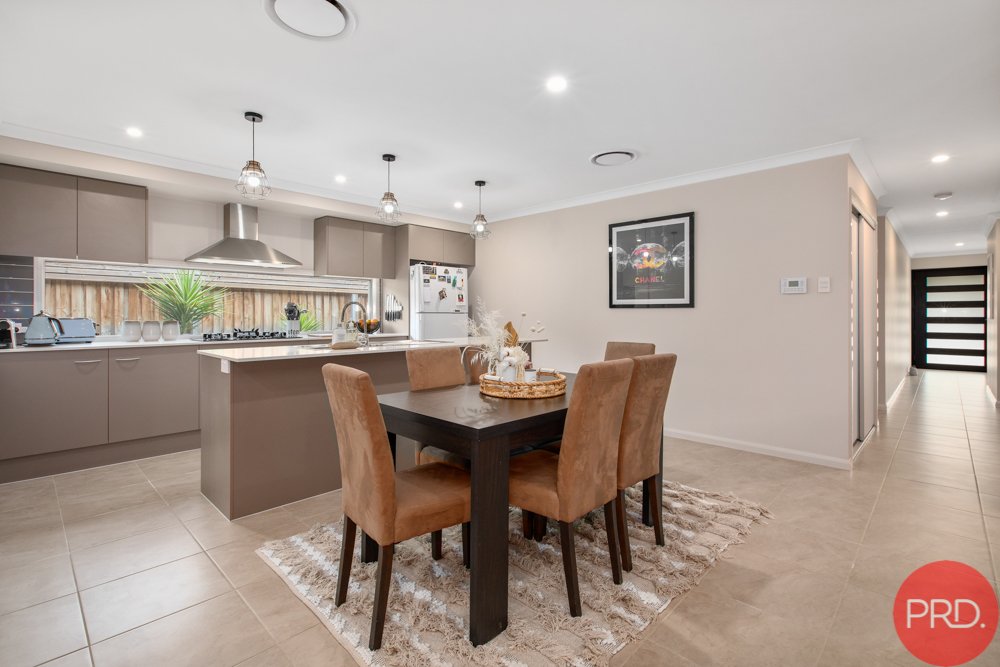 66 Emperor Parade CHISHOLM 3