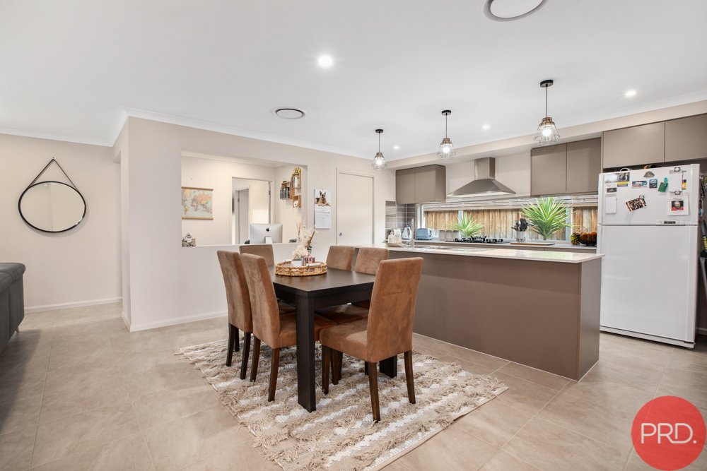 66 Emperor Parade CHISHOLM 4