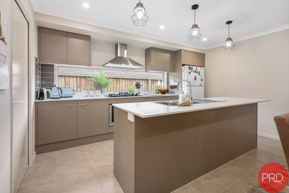 66 Emperor Parade CHISHOLM 5