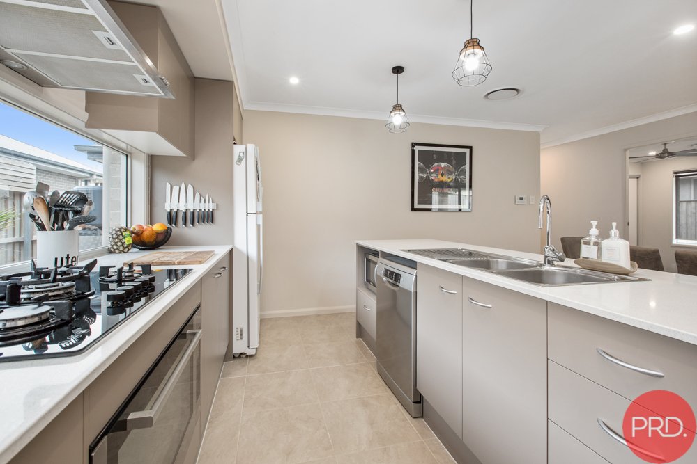 66 Emperor Parade CHISHOLM 6