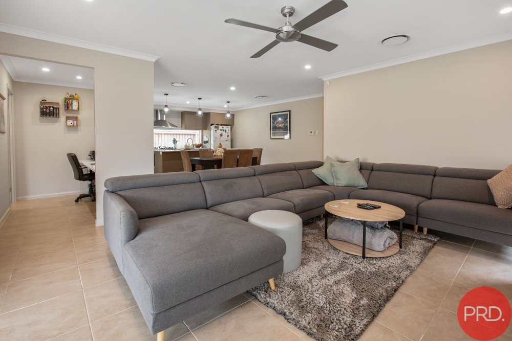 66 Emperor Parade CHISHOLM 9