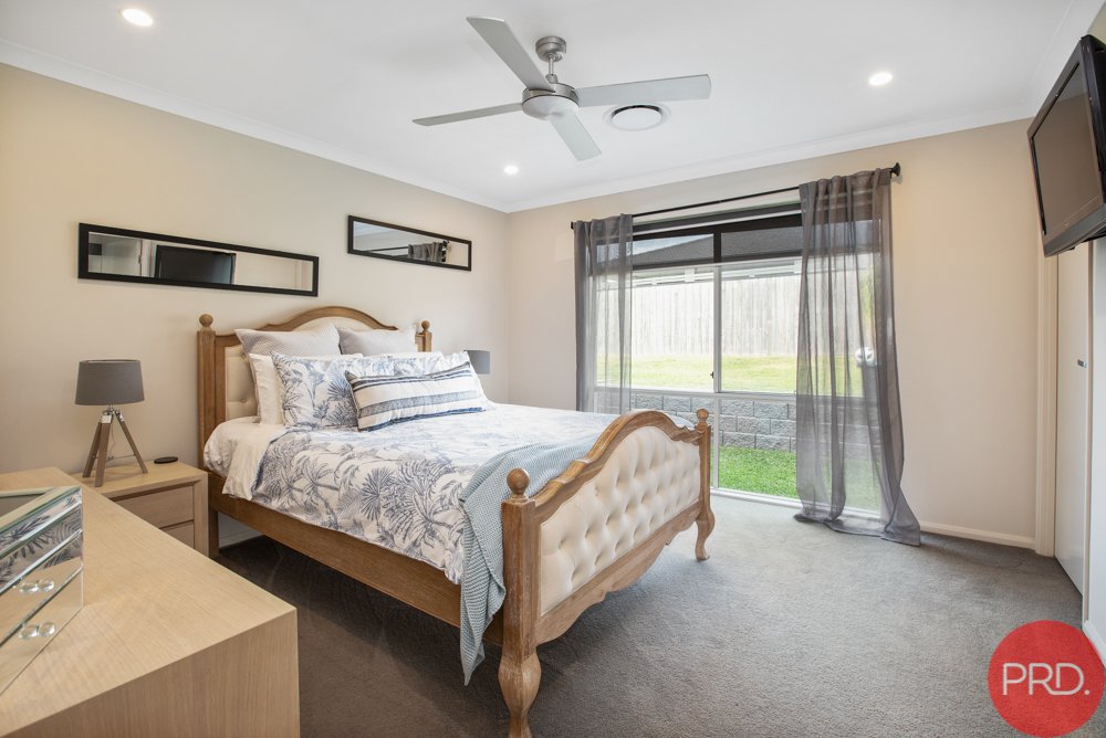 66 Emperor Parade CHISHOLM 14
