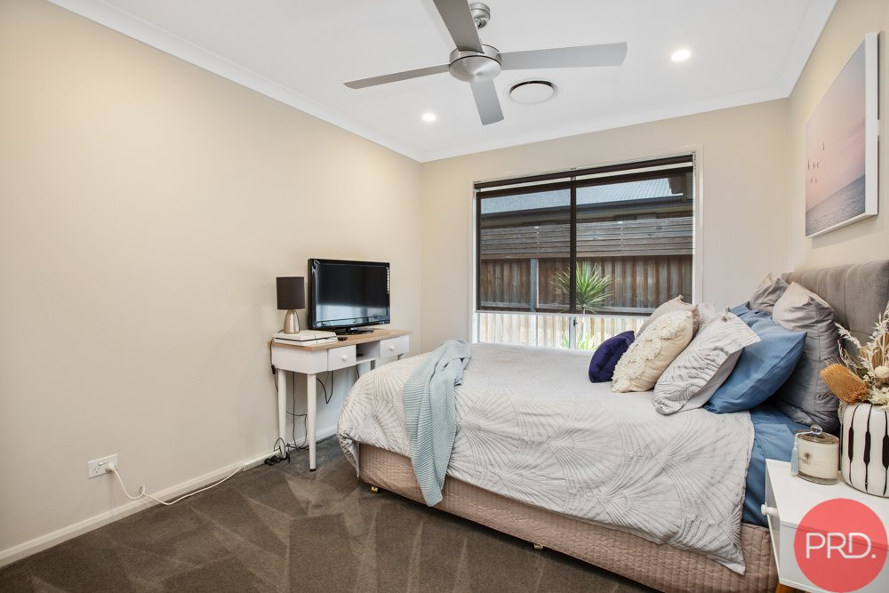 66 Emperor Parade CHISHOLM 17