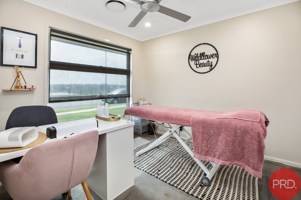66 Emperor Parade CHISHOLM 20
