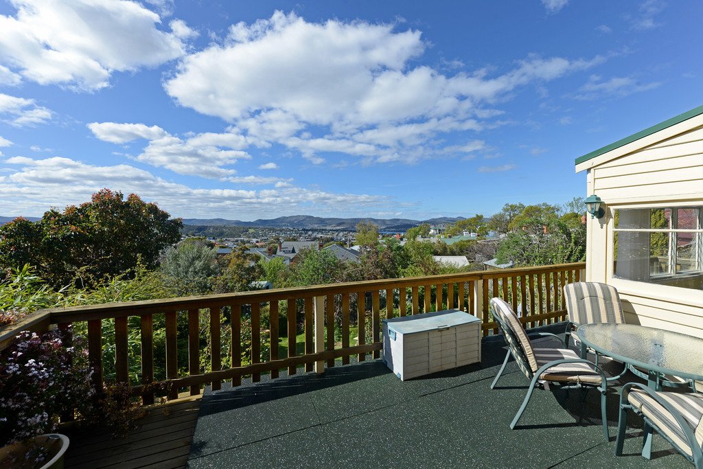 66 (Flat 1) Lansdowne Crescent WEST HOBART 9