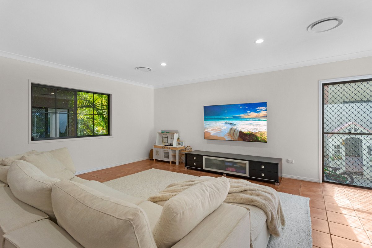 66 Harrier Drive BURLEIGH WATERS 4