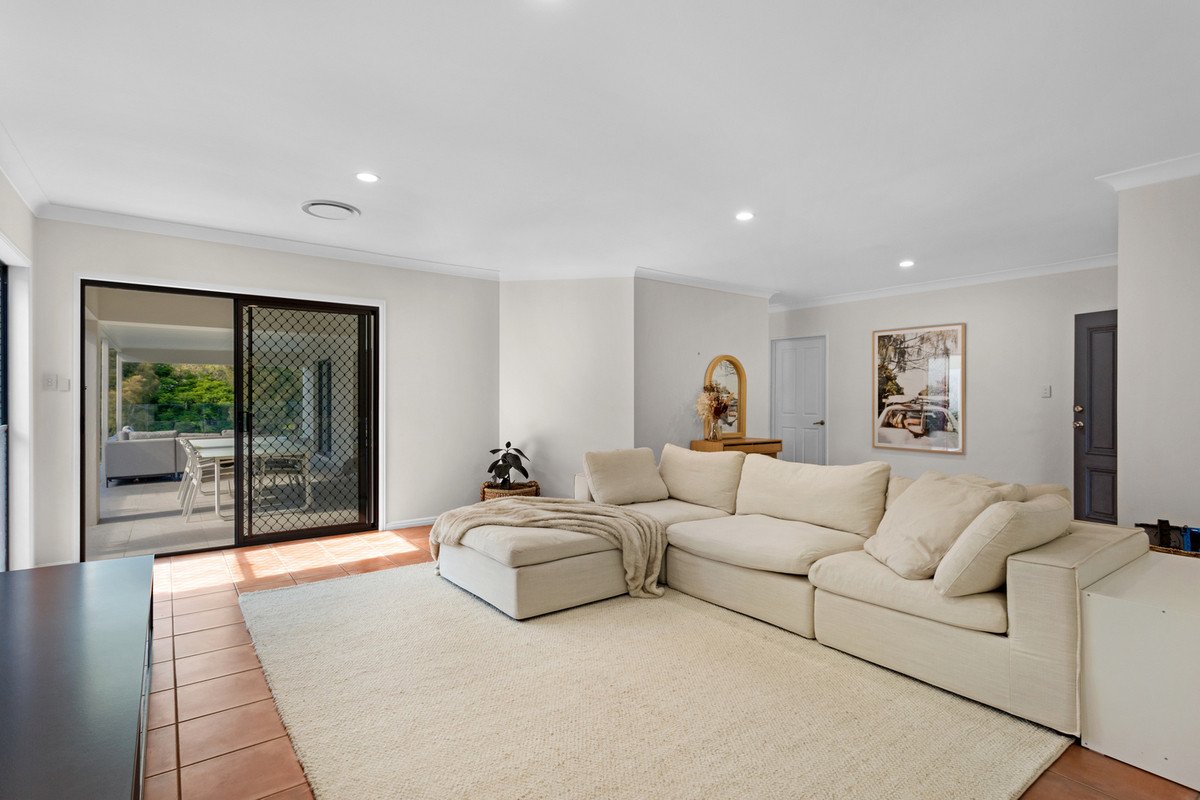 66 Harrier Drive BURLEIGH WATERS 5