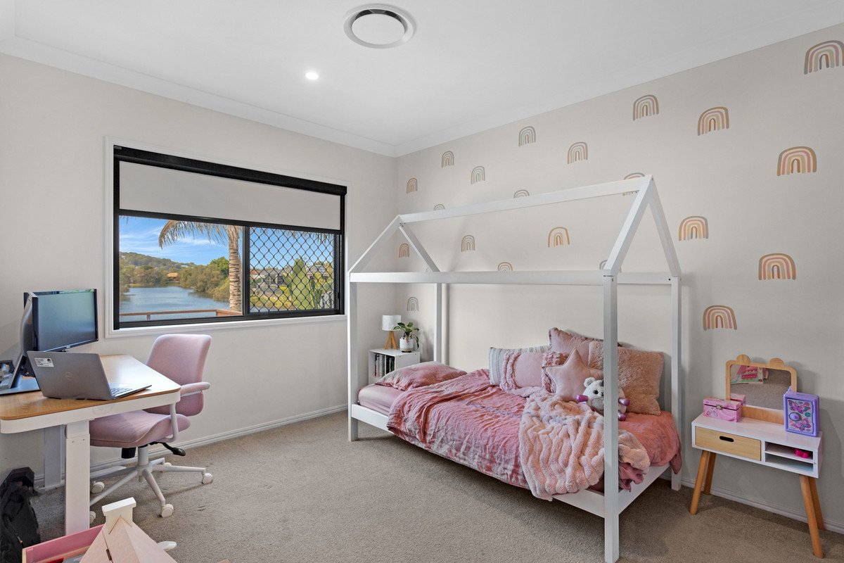 66 Harrier Drive BURLEIGH WATERS 11
