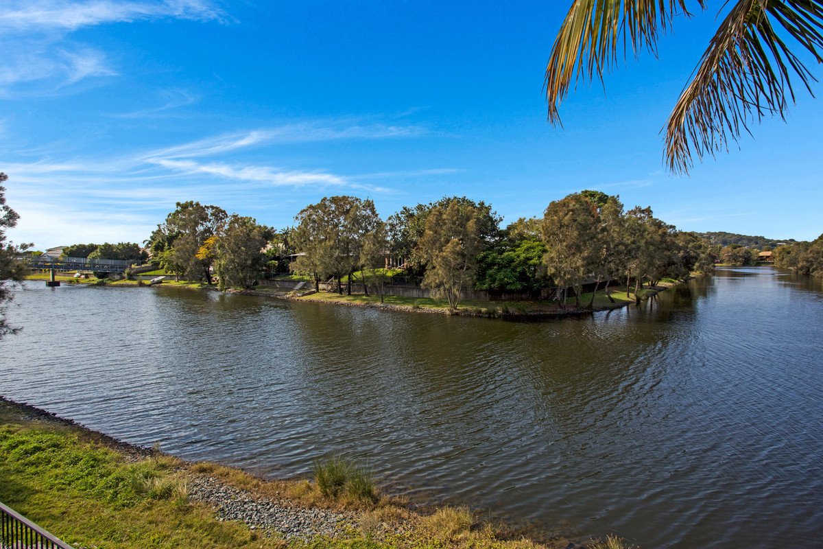 66 Harrier Drive BURLEIGH WATERS 14