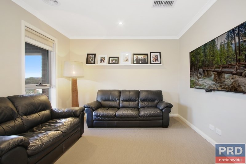 66 Lawson Circuit LAVINGTON 6