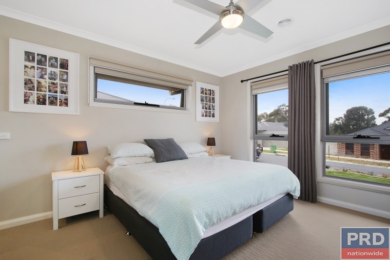66 Lawson Circuit LAVINGTON 8