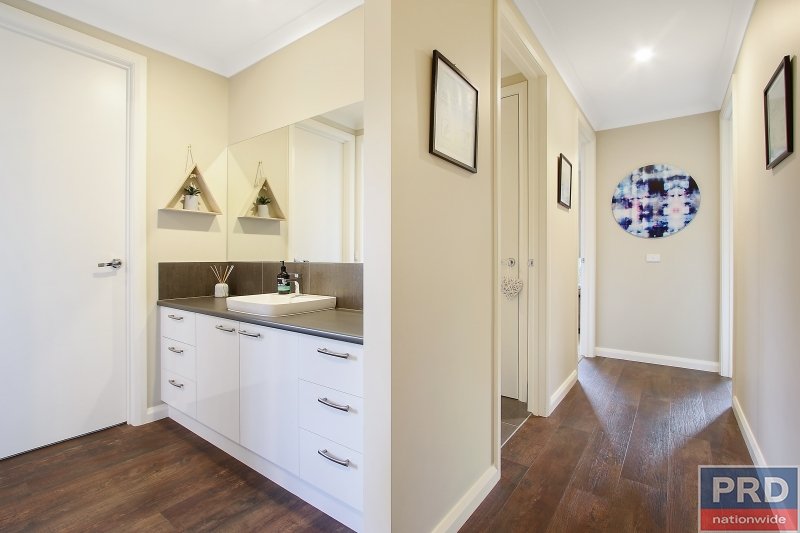 66 Lawson Circuit LAVINGTON 13