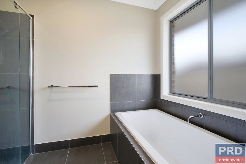 66 Lawson Circuit LAVINGTON 14