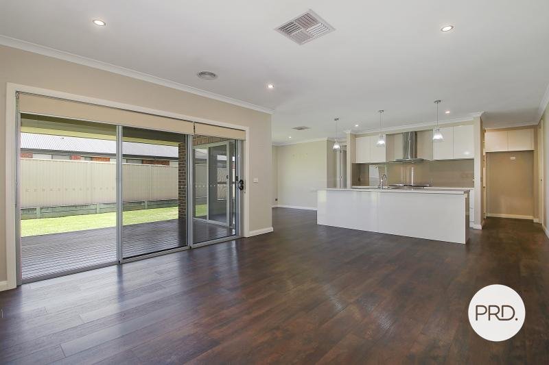 66 Lawson Circuit LAVINGTON 2