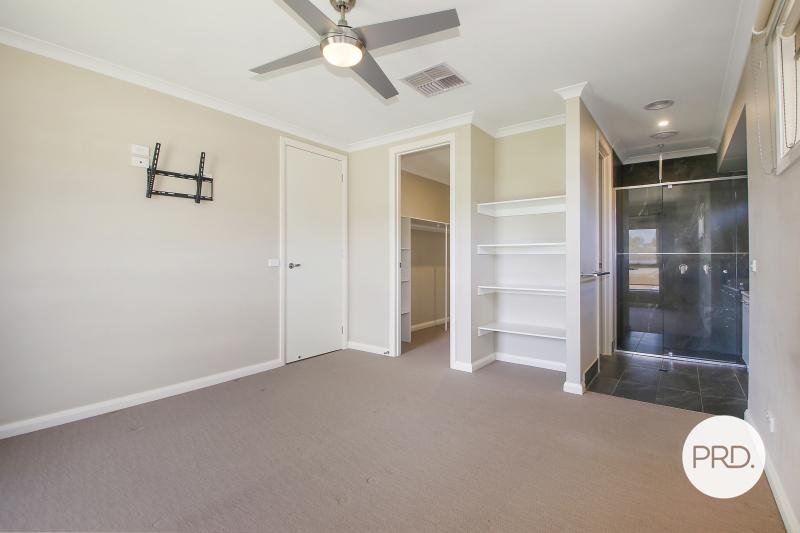 66 Lawson Circuit LAVINGTON 4