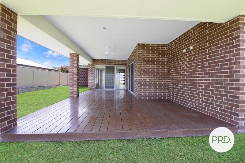 66 Lawson Circuit LAVINGTON 8