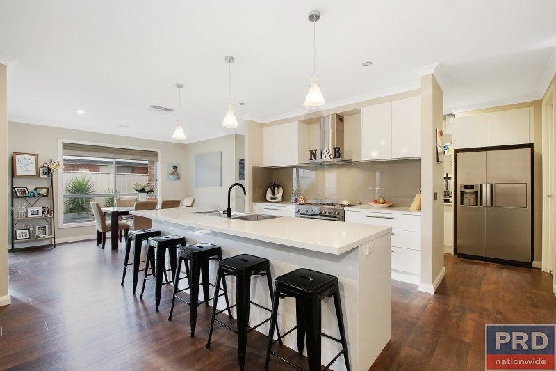 66 Lawson Circuit LAVINGTON 5