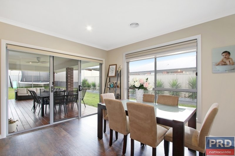 66 Lawson Circuit LAVINGTON 6