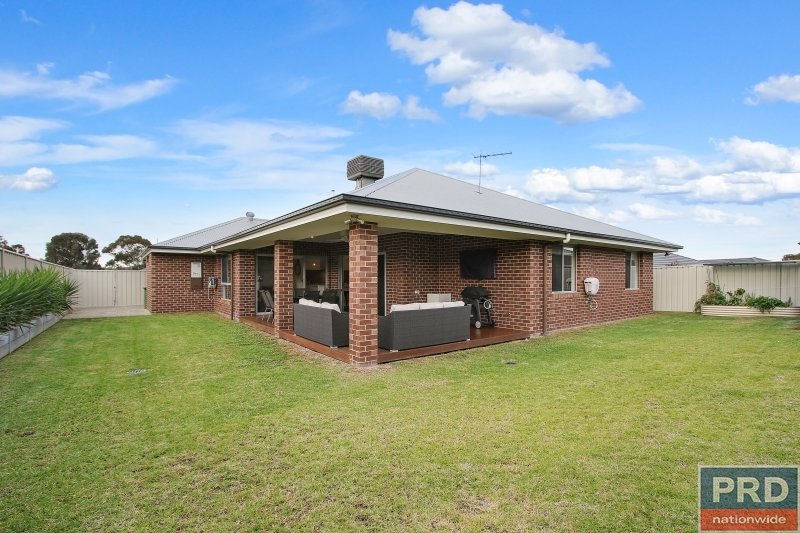 66 Lawson Circuit LAVINGTON 17