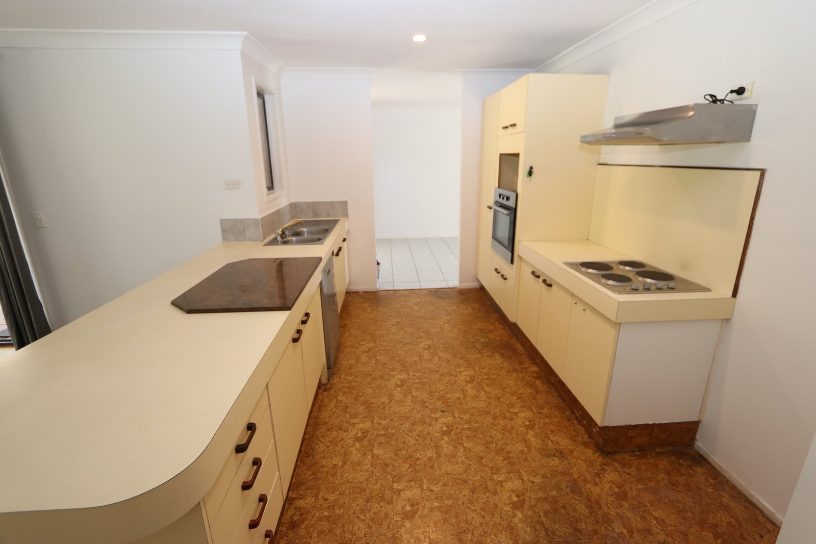 66 Macquarie Avenue MOLENDINAR 4