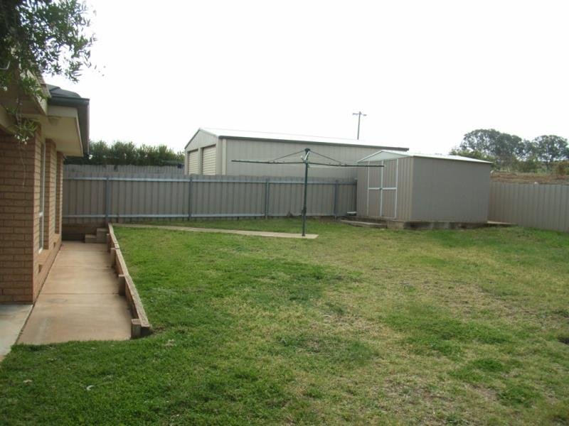 66 McKeown Street ESTELLA 8