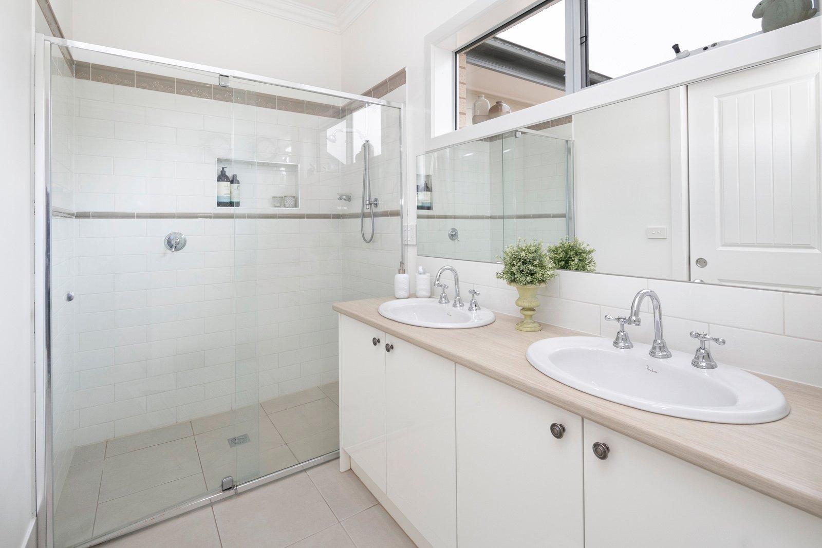 66 Urquhart Street GORDON 9