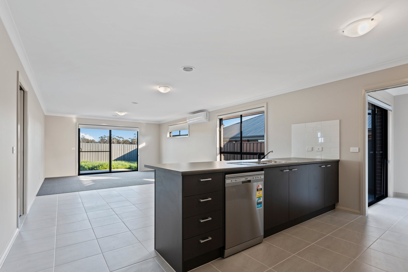 66 Whirrakee Parade HUNTLY 4