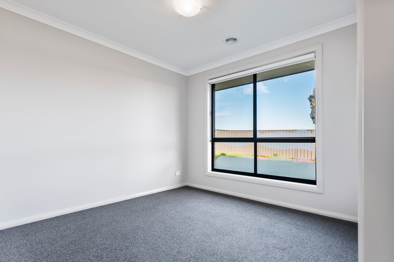 66 Whirrakee Parade HUNTLY 9