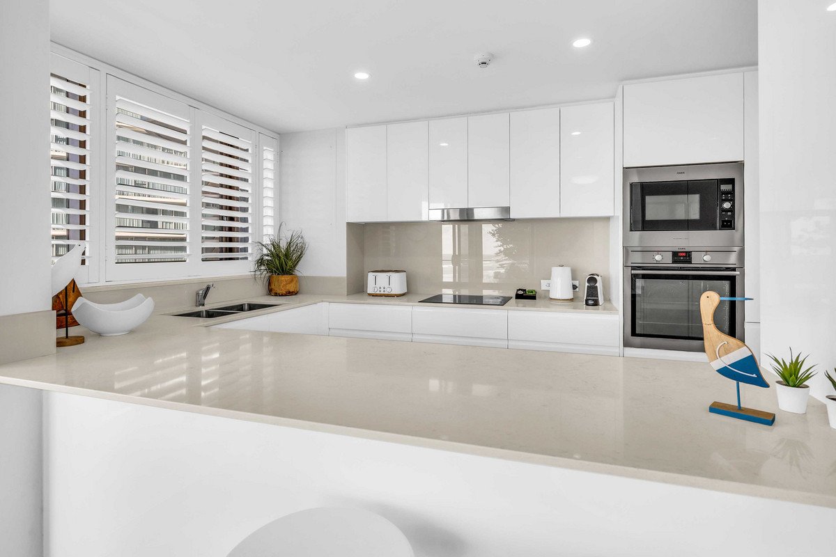 6/60 Goodwin Terrace BURLEIGH HEADS 1