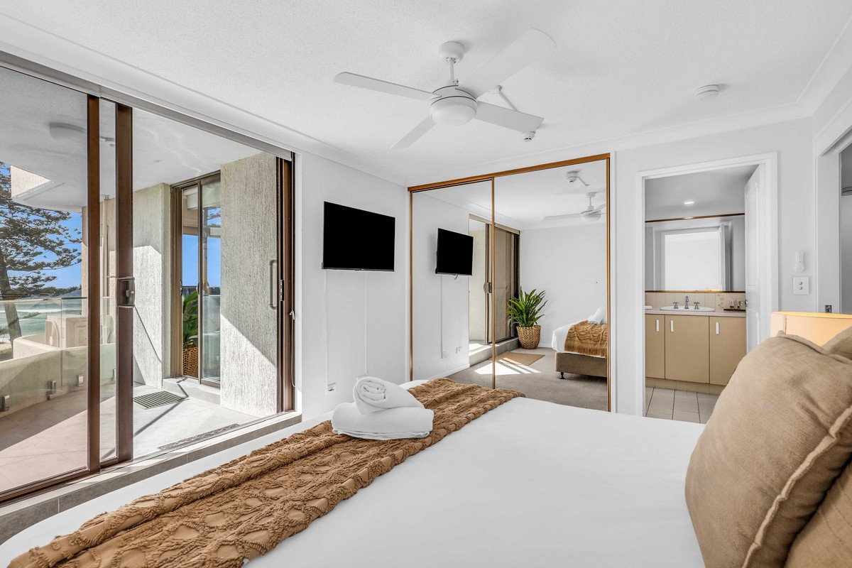 6/60 Goodwin Terrace BURLEIGH HEADS 9