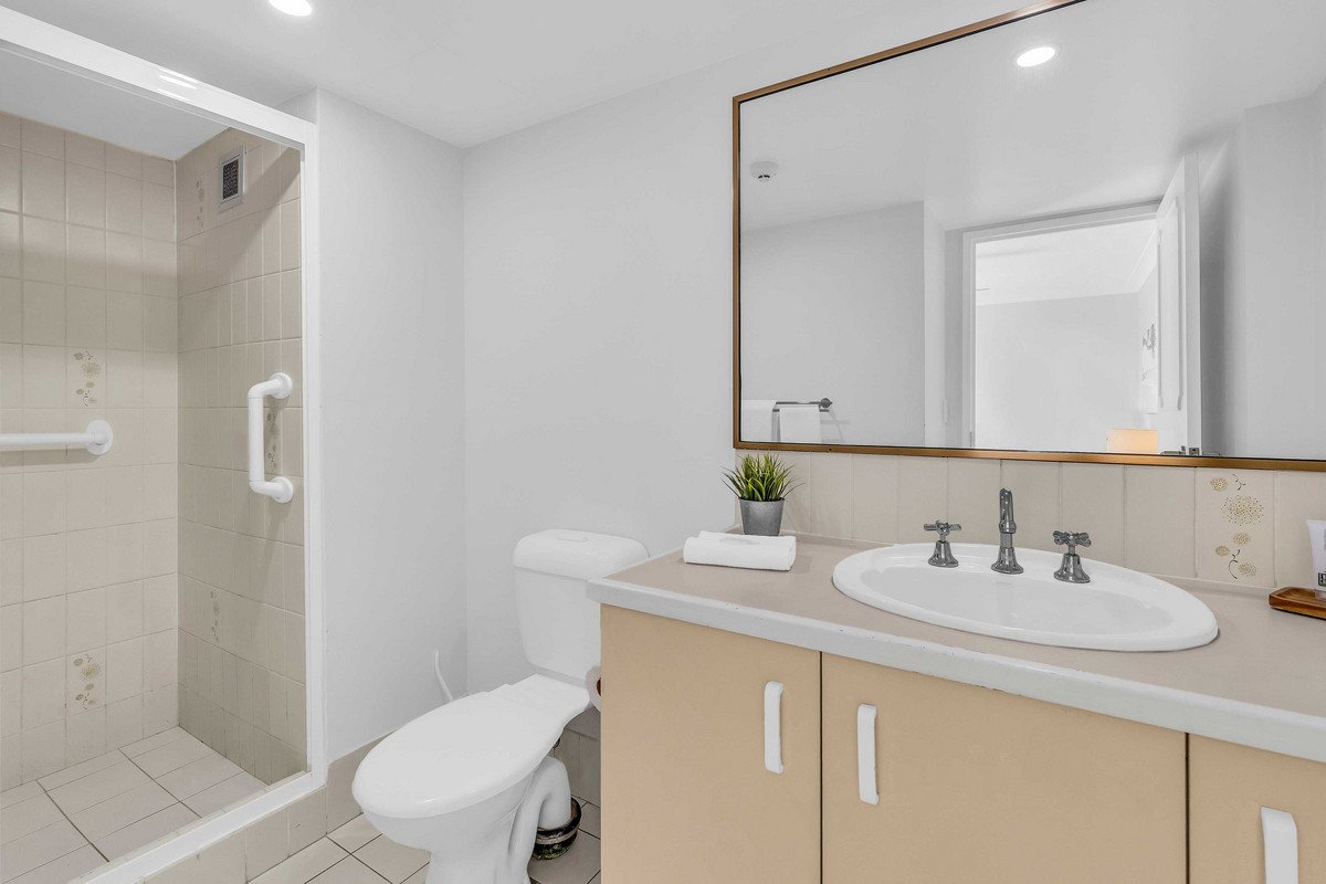 6/60 Goodwin Terrace BURLEIGH HEADS 10