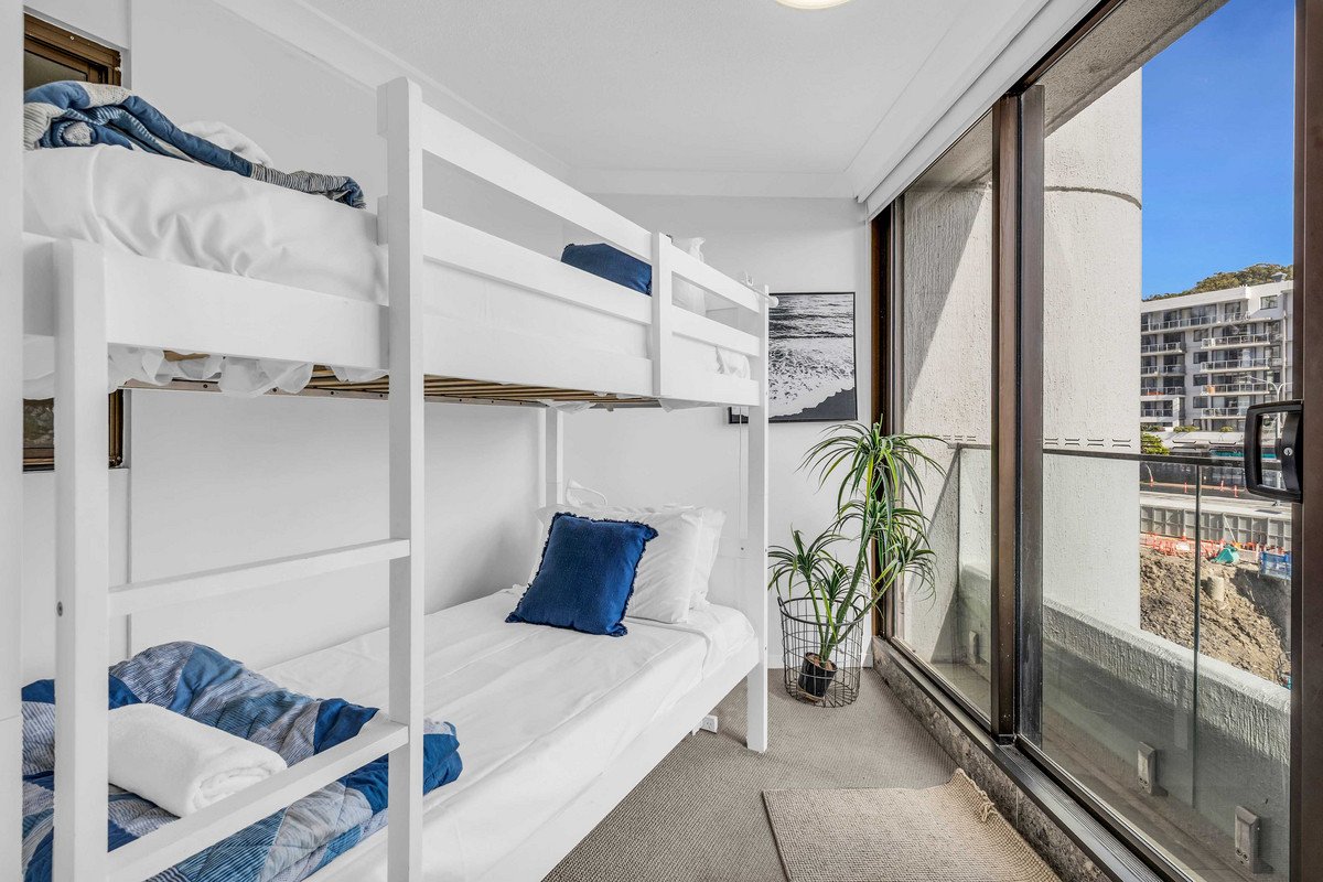 6/60 Goodwin Terrace BURLEIGH HEADS 12