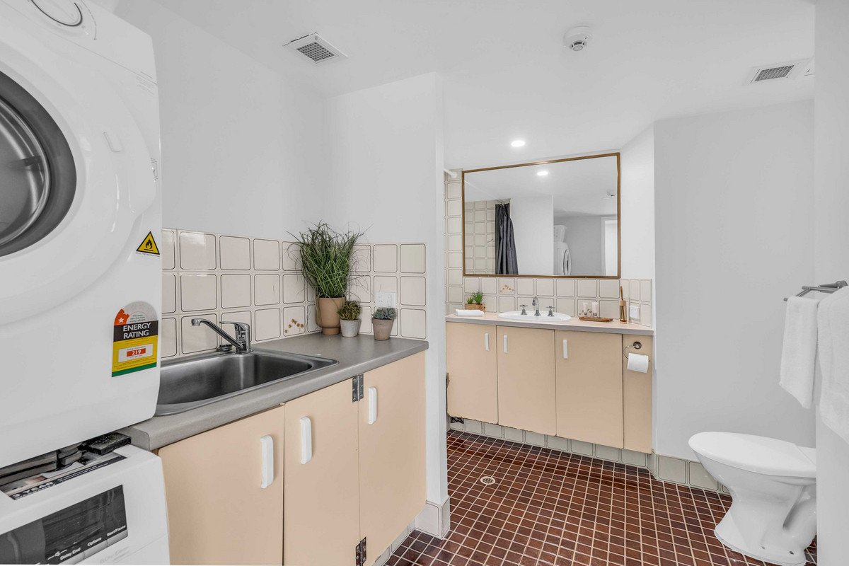6/60 Goodwin Terrace BURLEIGH HEADS 13