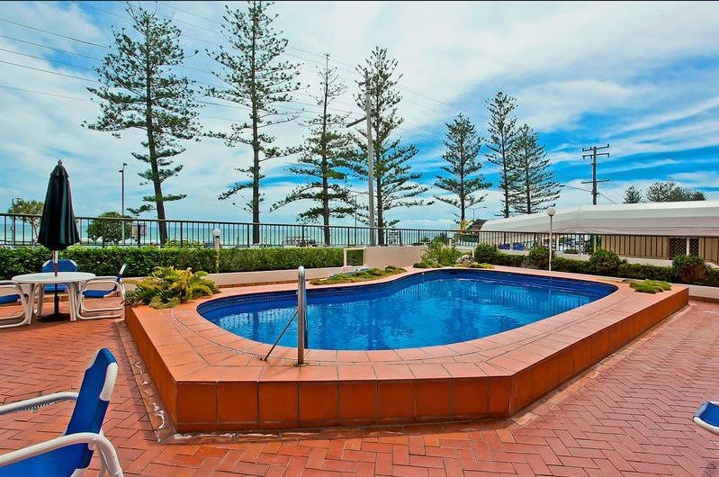 6/60 Goodwin Terrace BURLEIGH HEADS 2