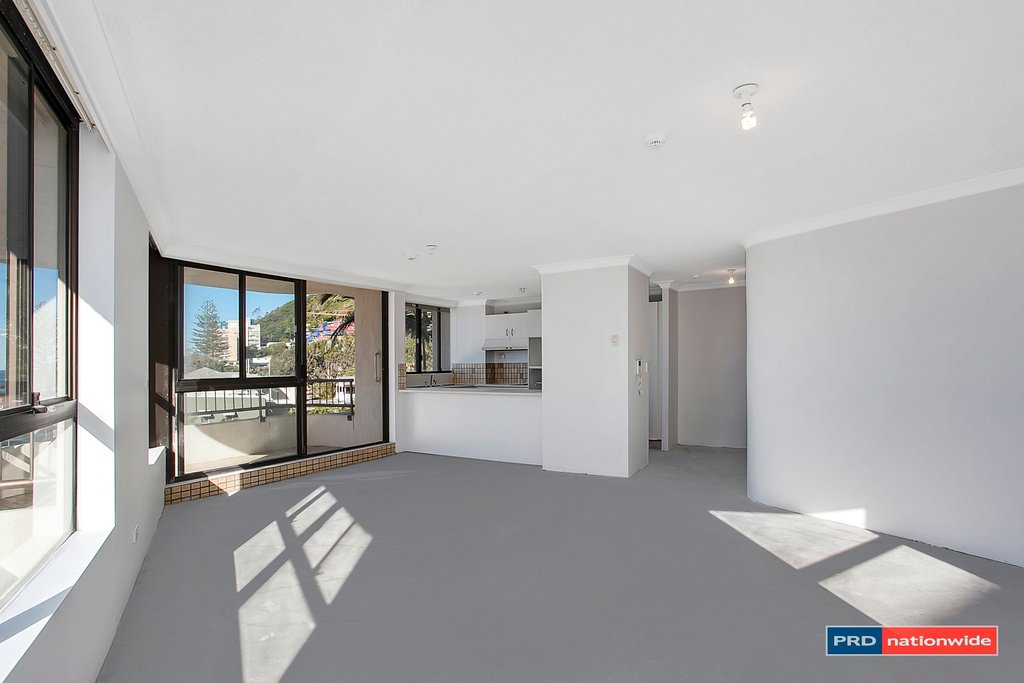 6/60 Goodwin Terrace BURLEIGH HEADS 4