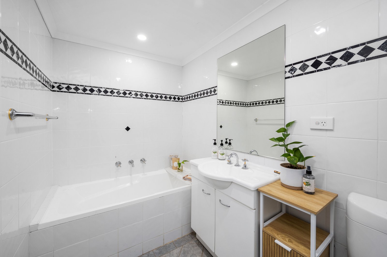 6/60 Harbourne Road KINGSFORD 8