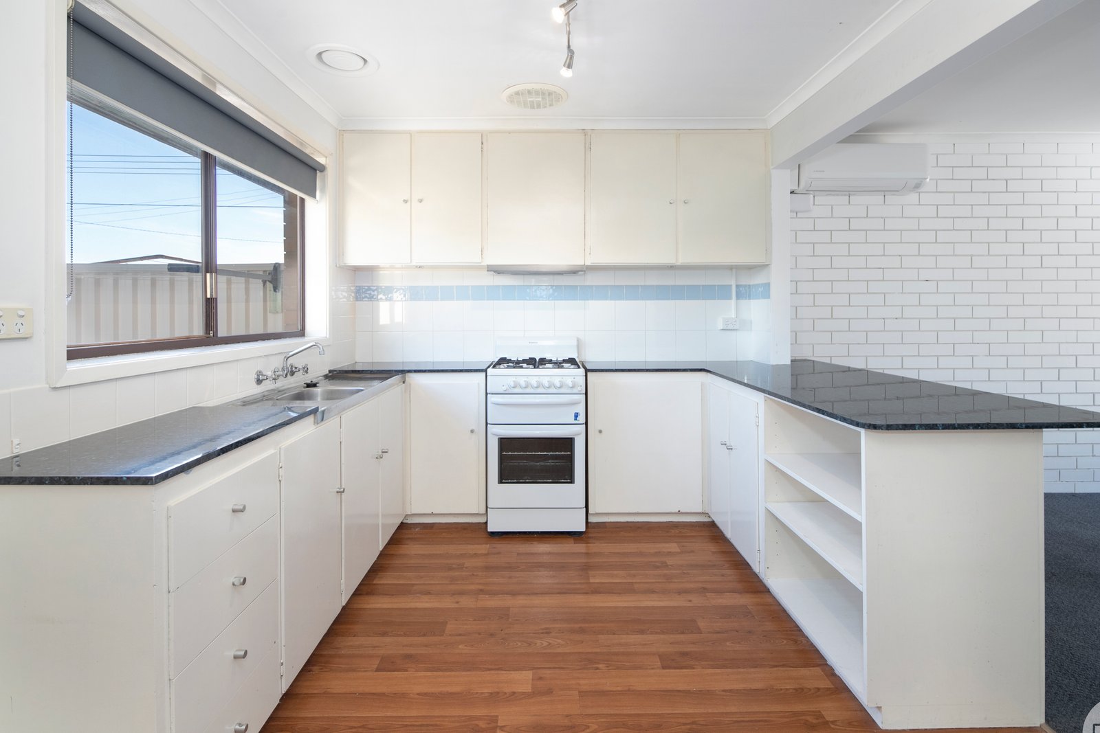 6/607 Creswick Road WENDOUREE 3
