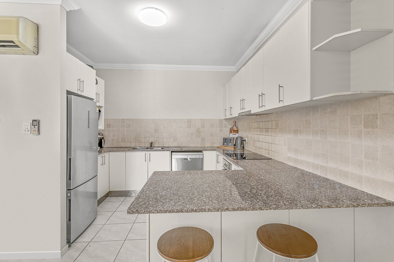 66/21 Shute Harbour Road CANNONVALE 4