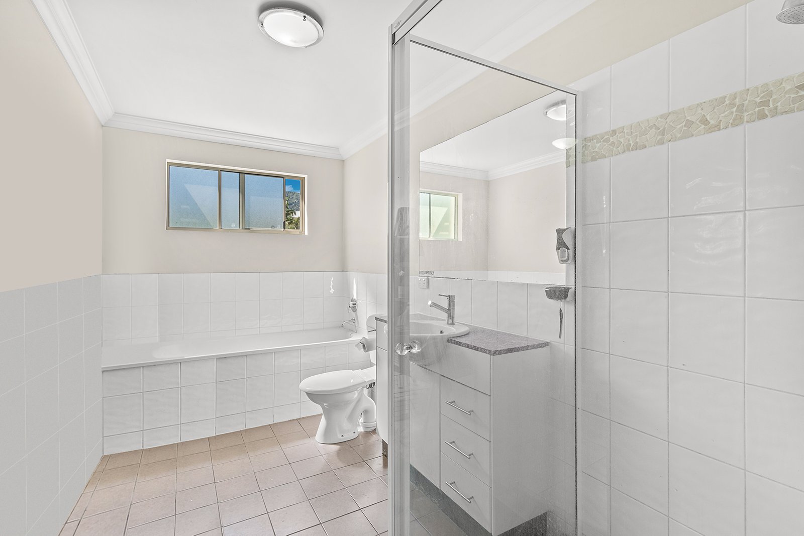 66/21 Shute Harbour Road CANNONVALE 5