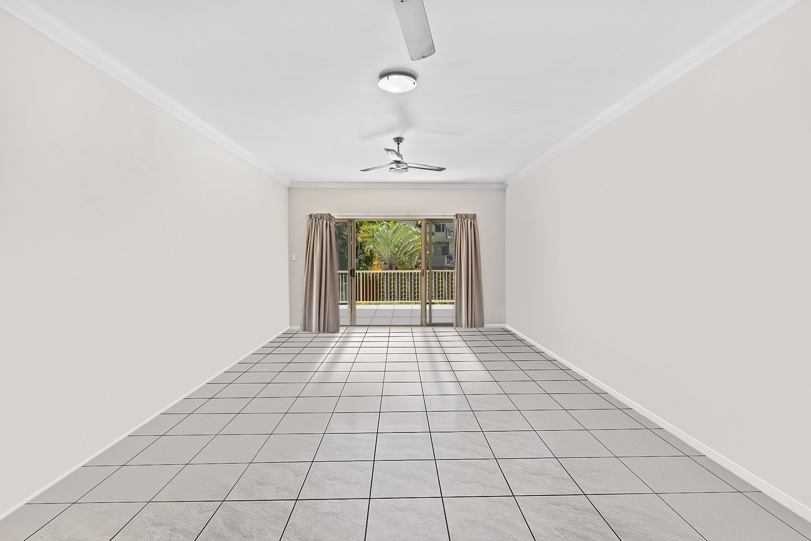 66/21 Shute Harbour Road CANNONVALE 8