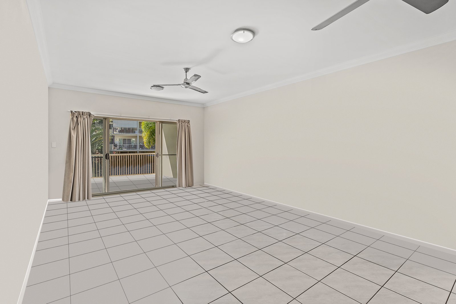 66/21 Shute Harbour Road CANNONVALE 9