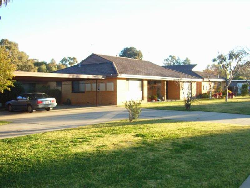 6/66 Inglis Street LAKE ALBERT 8