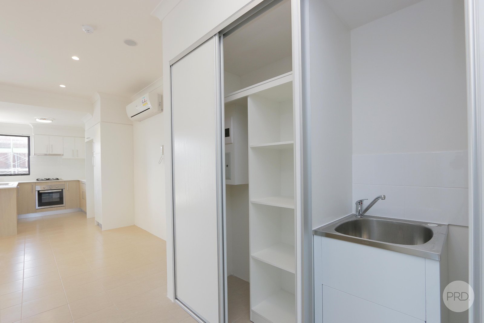 66/7 Durnin Avenue BEELIAR 6