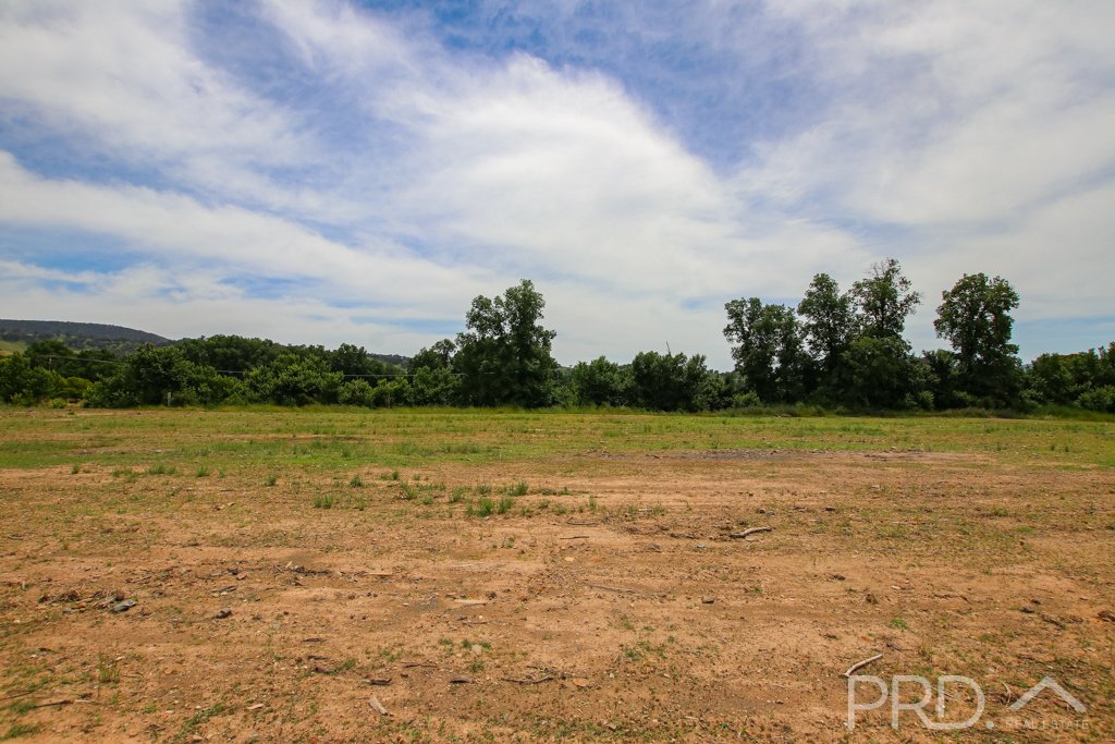 67-99 Adelong Road TUMUT 5