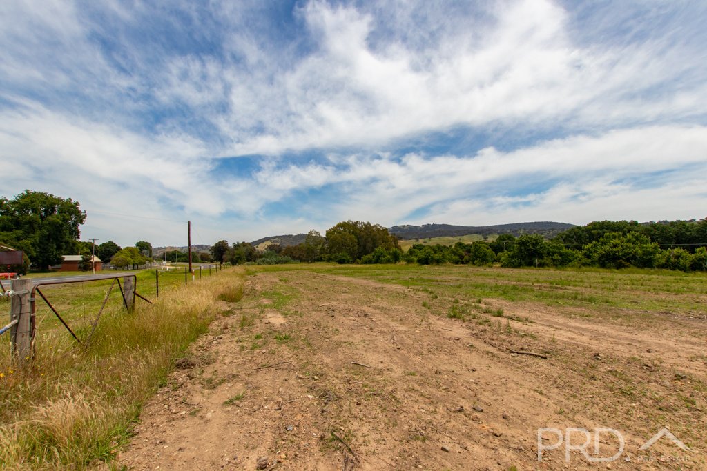 67-99 Adelong Road TUMUT 7
