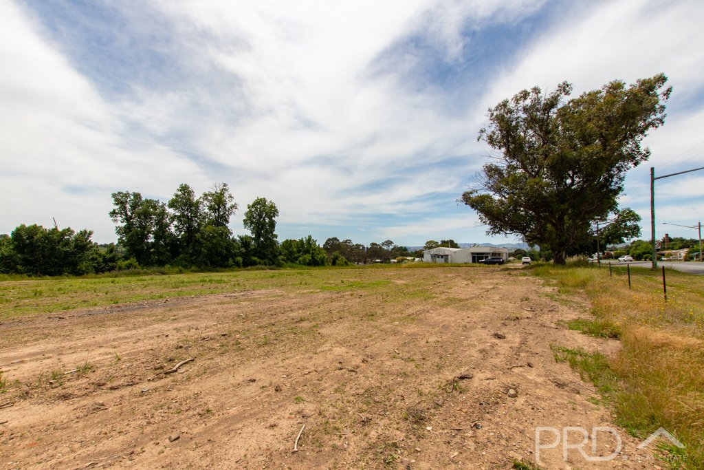 67-99 Adelong Road TUMUT 8