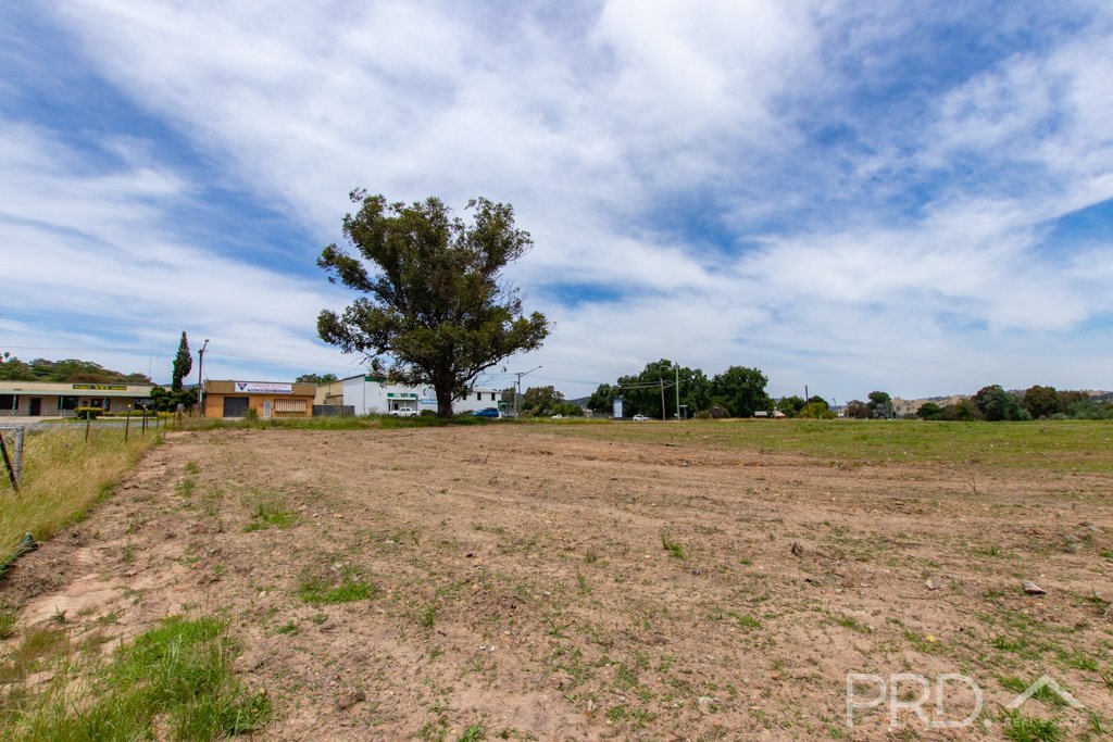 67-99 Adelong Road TUMUT 10