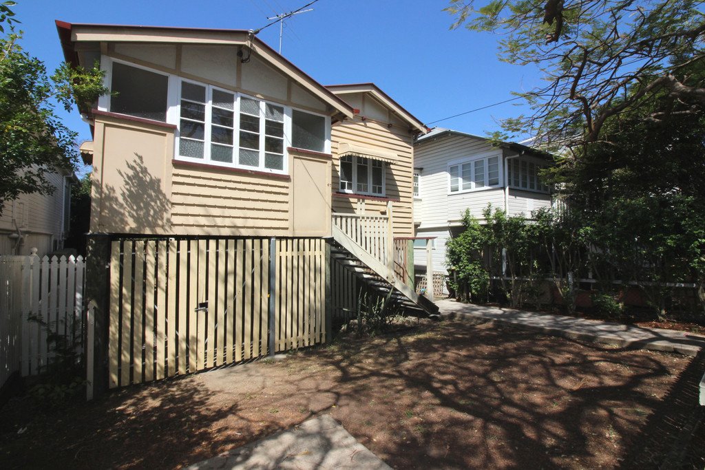 67 Charlton Street ASCOT QLD 4007