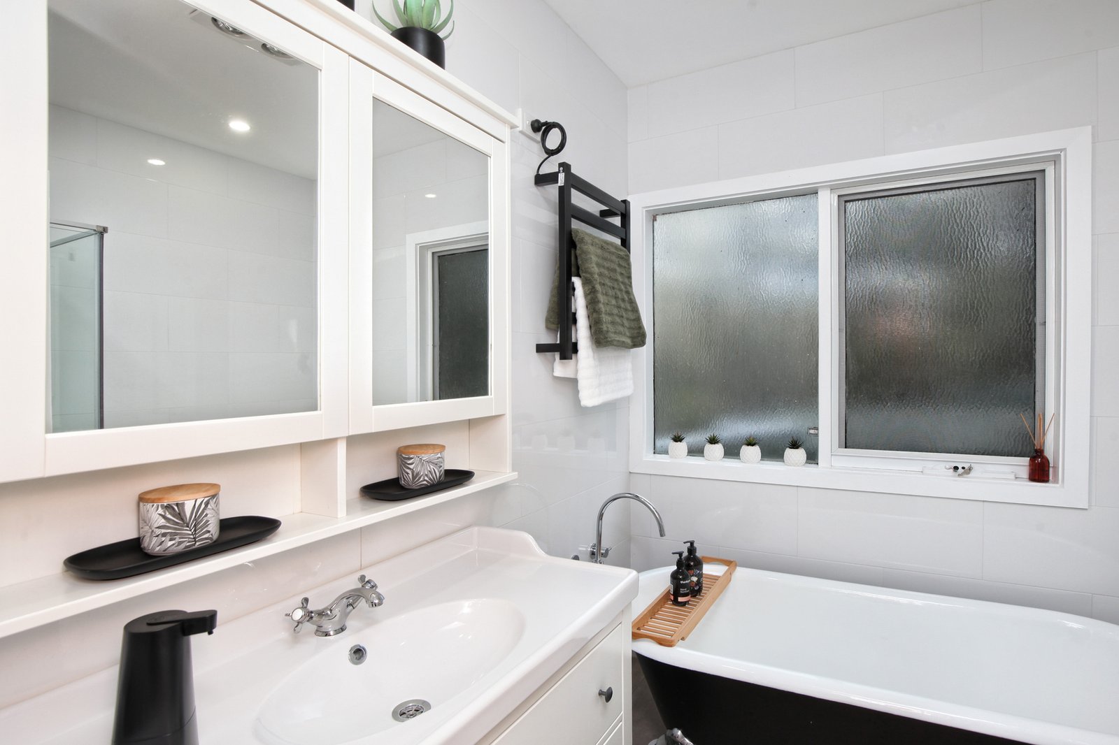 Real Estate and Property in 67 Ellandee Crescent, Macedon, VIC