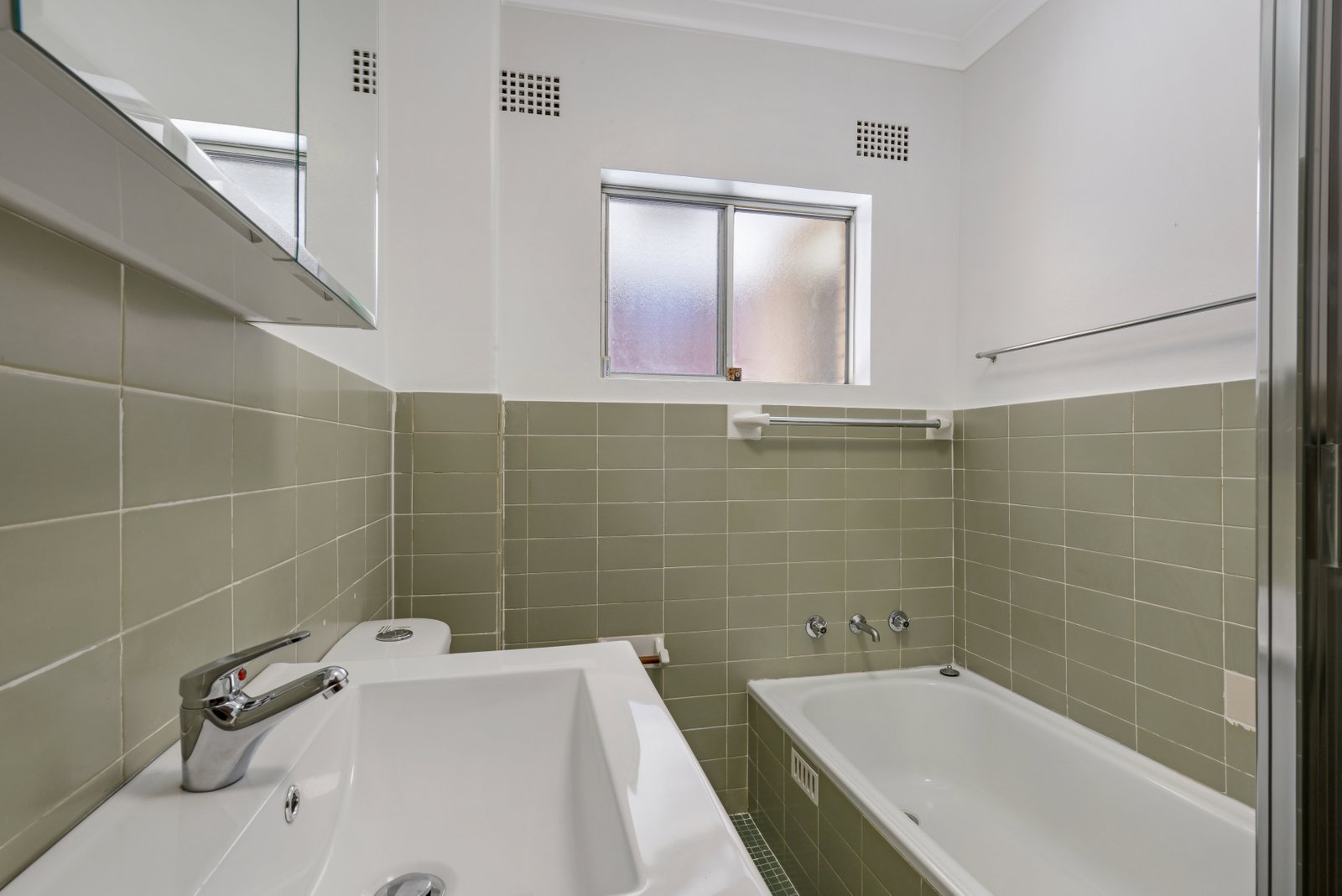 6/7 Parry Avenue NARWEE 5